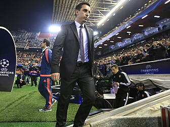 Gary Neville responds to rumou...